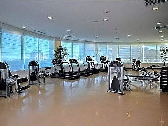5th image of 315 NE 3rd Ave APT 2102