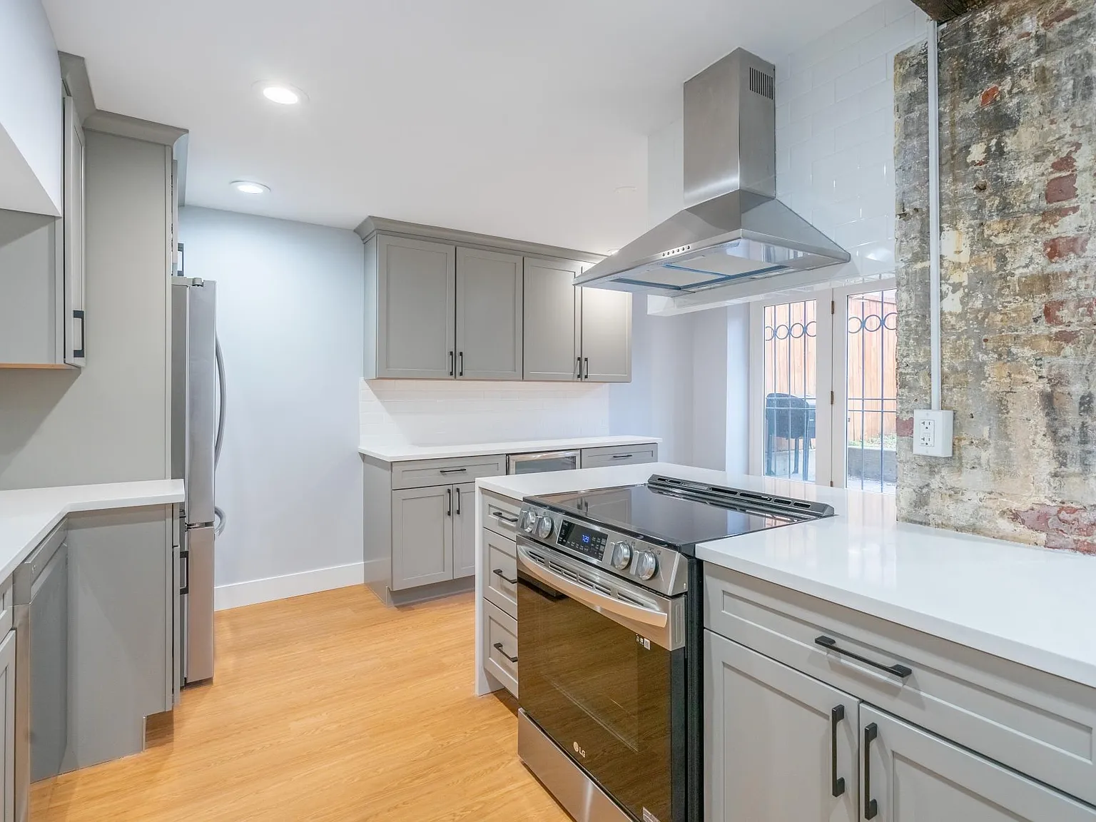 614 Columbus Ave — Photo 2