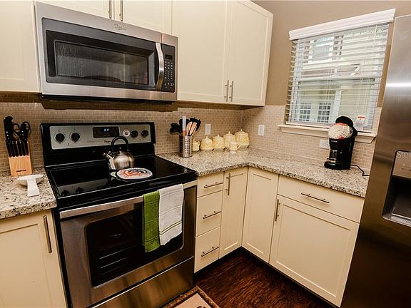 5th image of 3215 Gold Ln