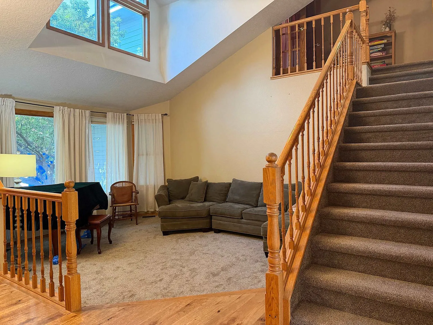 5 bed, 3.0 bath, 2690 sqft, $4,310 — Photo 3