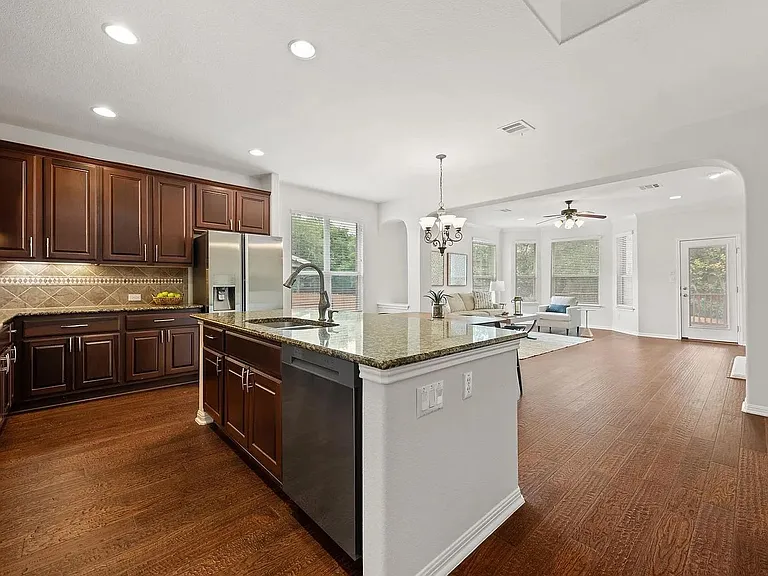 703 S Frontier Ln — Photo 11