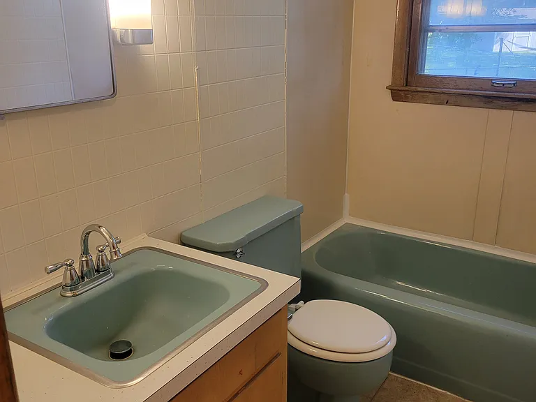418 E Washington St — Photo 7