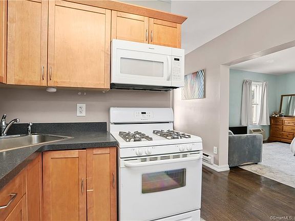 4th image of 140 Woodside Grn APT 3D