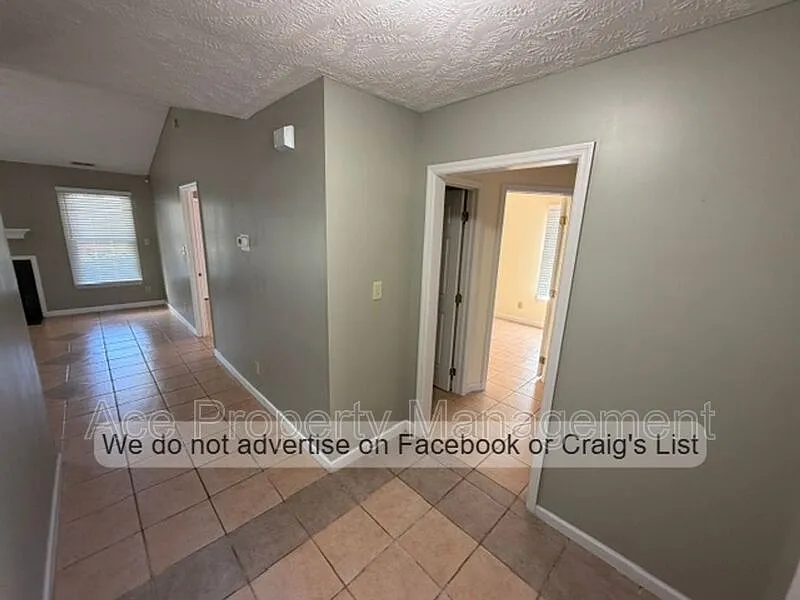 3 bed, 2.0 bath, 1253 sqft, $1,660 — Photo 2