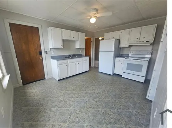 28 Barre St #2, Fall River, MA 02723