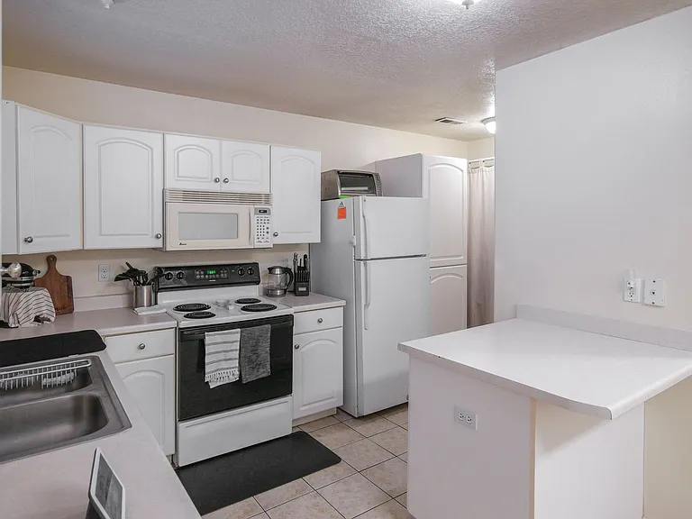 369 N Main St #4 — Photo 6