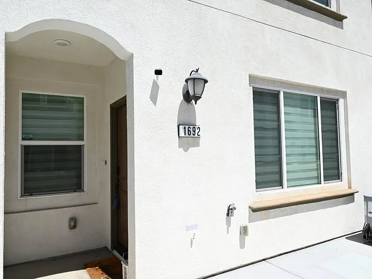 1692 W Trapezoid Dr — Photo 1
