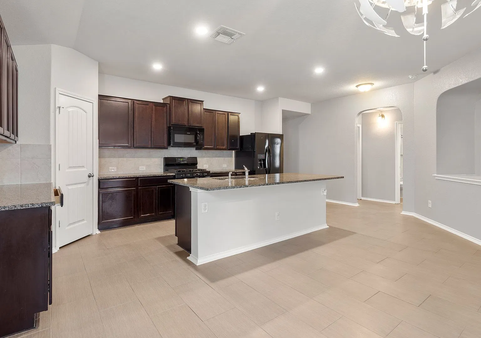 Spacious 4-Bedroom Home in Bulverde | Community Pool + Private Fenced Yard! — Photo 4