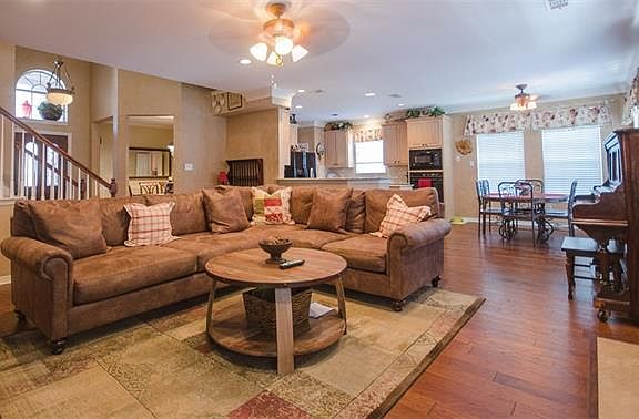 3rd image of 7005 Woodsprings Dr