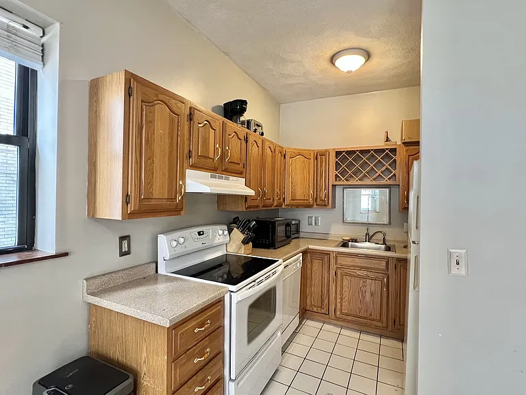 65 Hemenway St #3 — Photo 6