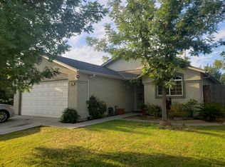655 Walton Ave, Sanger, CA 93657