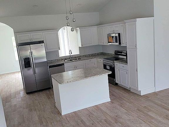 4th image of 440 Apple Blossom Ave