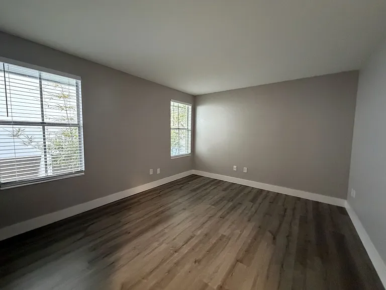 524 Bay St NE #5 — Photo 11