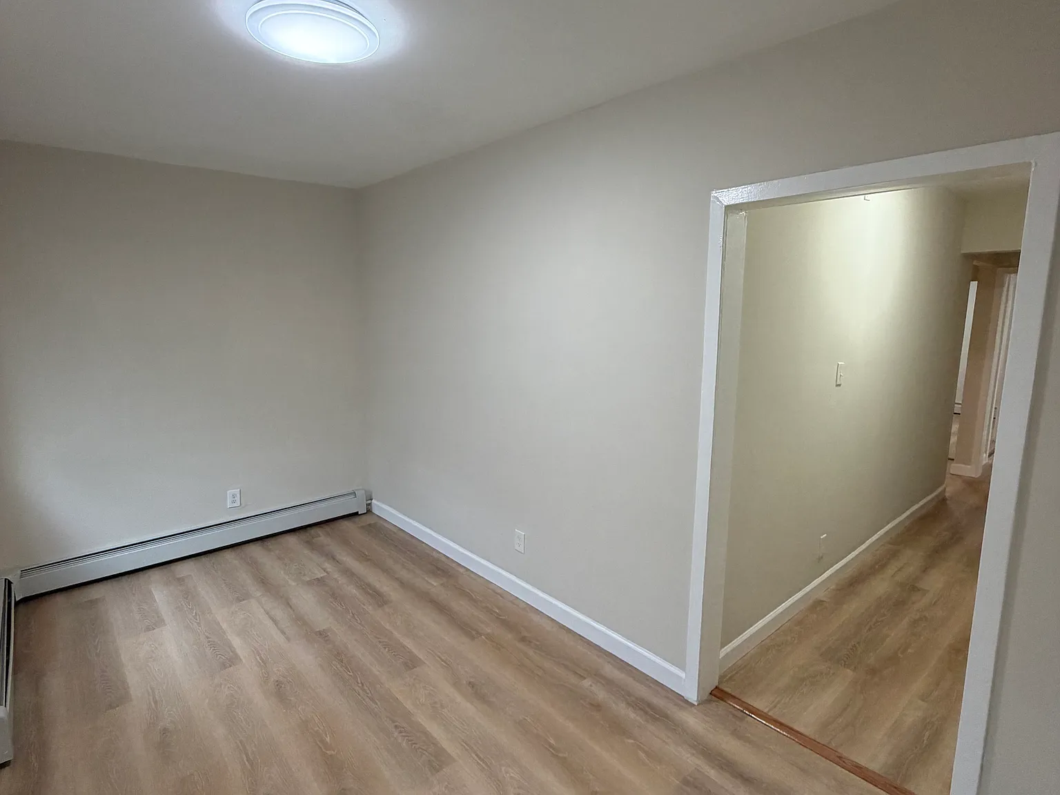 3 bed, 1000 sqft, $3,100 — Photo 4