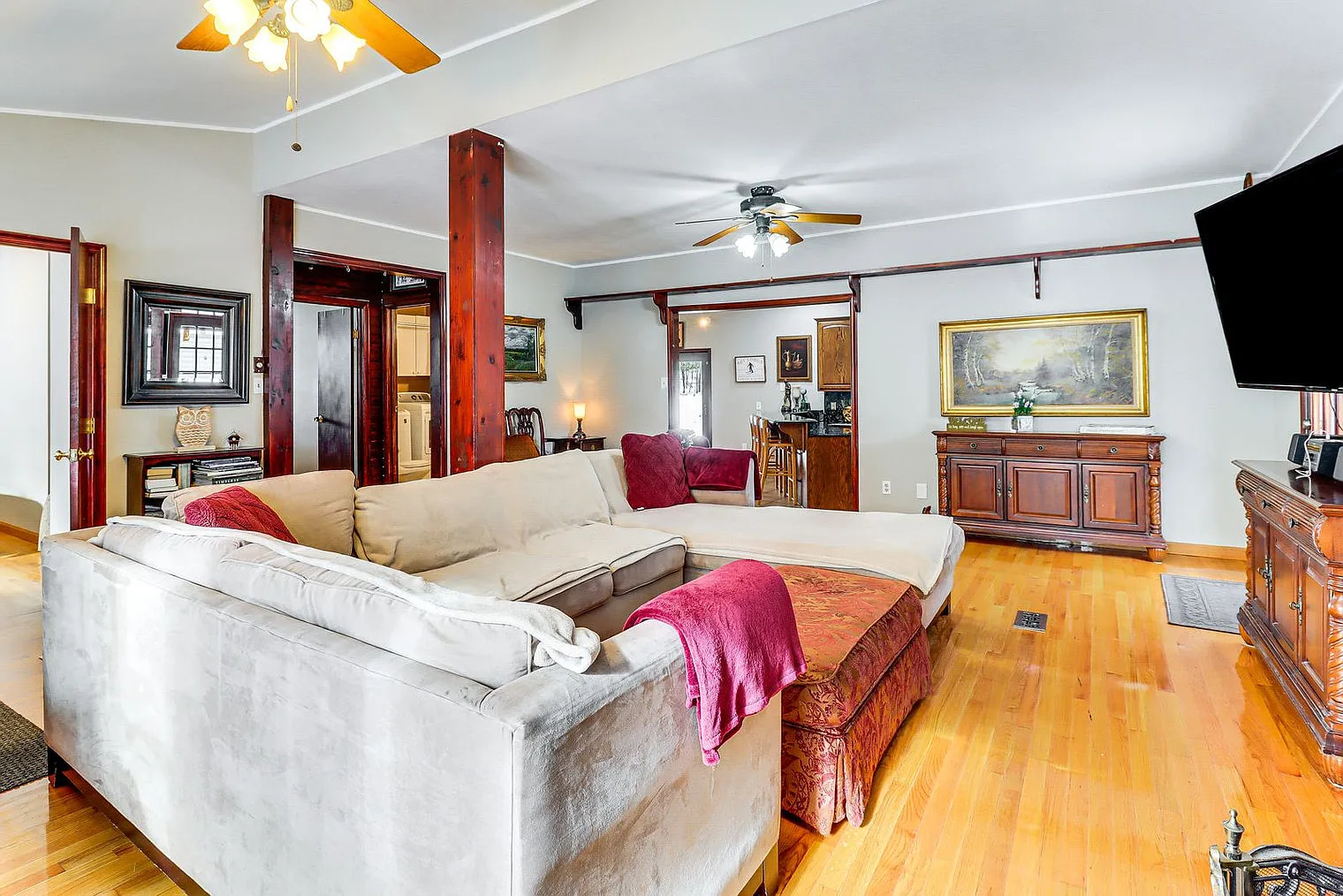 6 bed, 2.0 bath, 2389 sqft, $4,107 — Photo 1