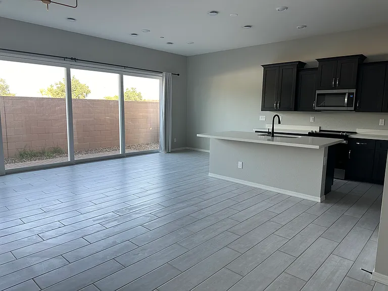 202 E Markwood Dr — Photo 4