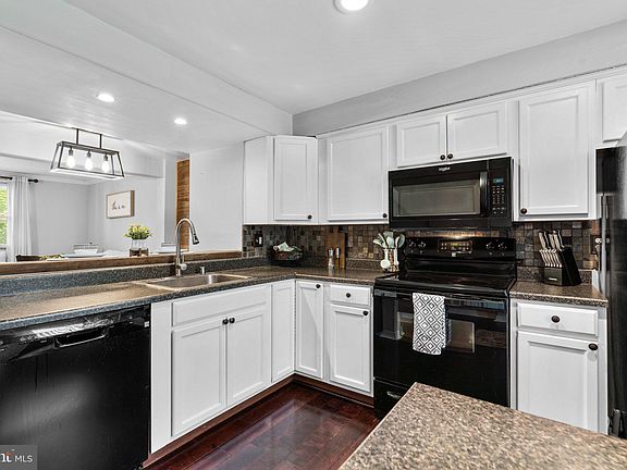 5th image of 3641 Seaford Ct