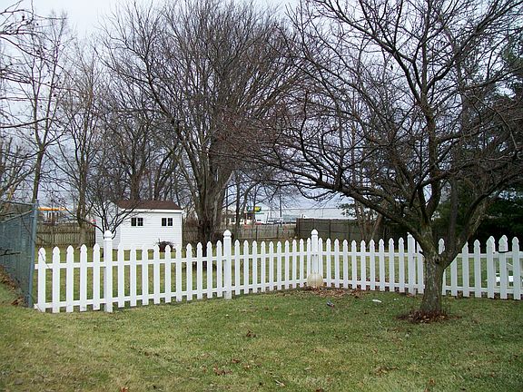 2nd image of 2556 Bridlewood Ct