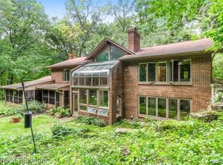 2601 Spring Grove Dr, Brighton, MI 48114