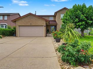 2 Cresthaven Dr, Stoney Creek, ON L8E4S4
