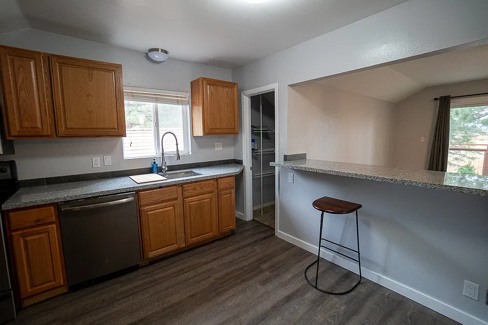2 bed, 1000 sqft, $2,300 — Photo 3