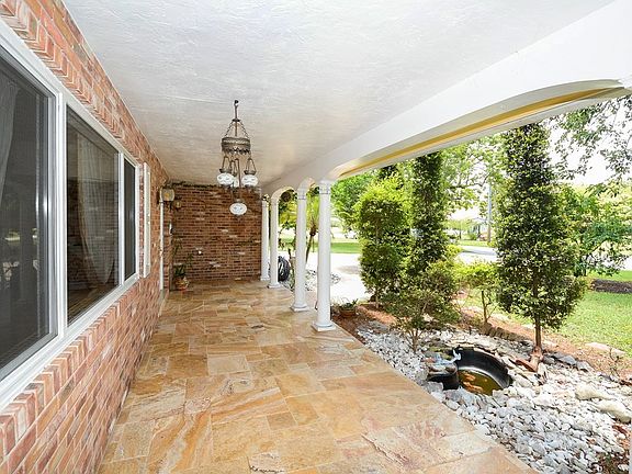 3rd image of 11500 NW 21st St