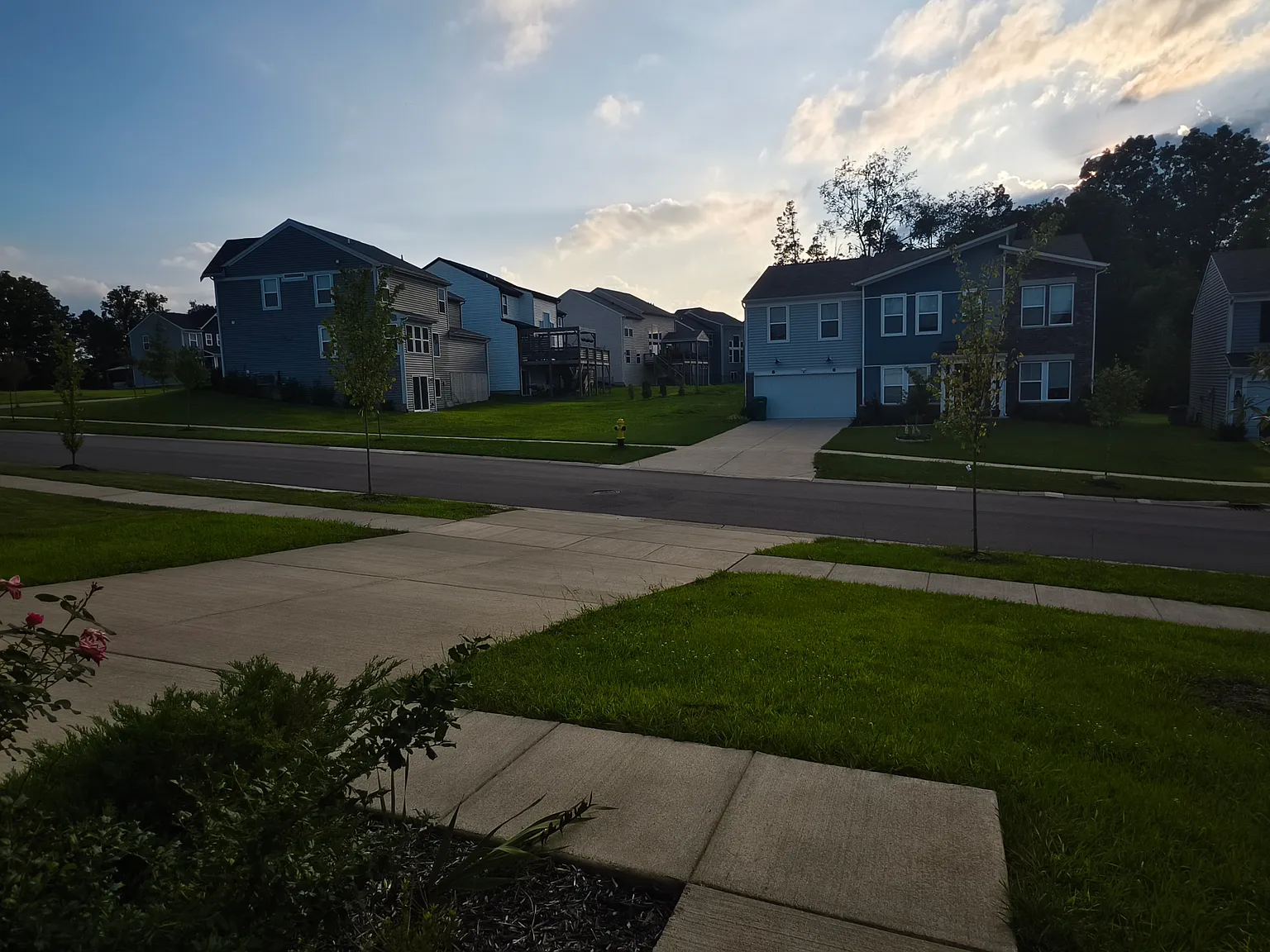 3 bed, 2.5 bath, 1991 sqft, $2,700 — Photo 2