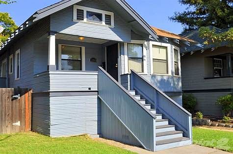 Convenient location! Walk to restaurants, groceries, coffee and more!
