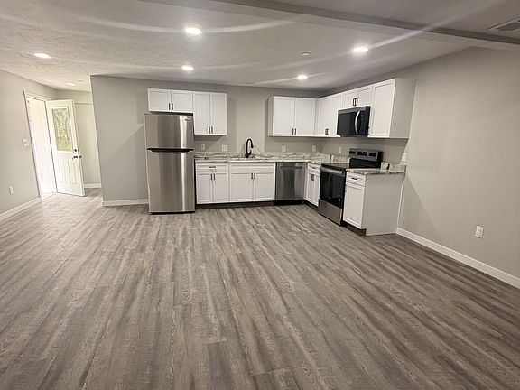 2nd image of 216 Wilcox Pkwy #6