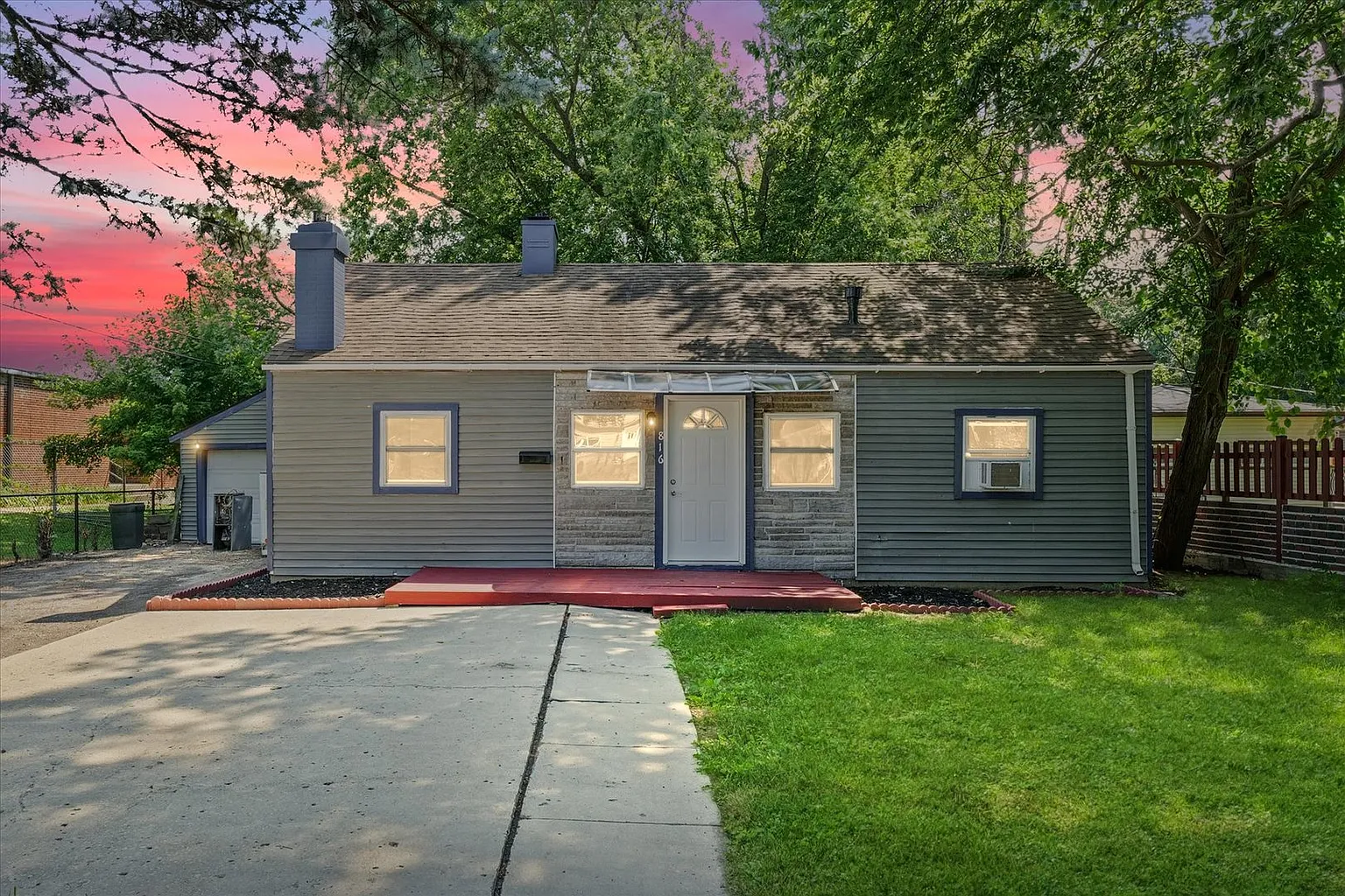 816 N Prospect Ave photo 1