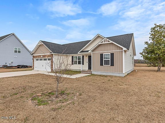 3rd image of 205 Arbor Court