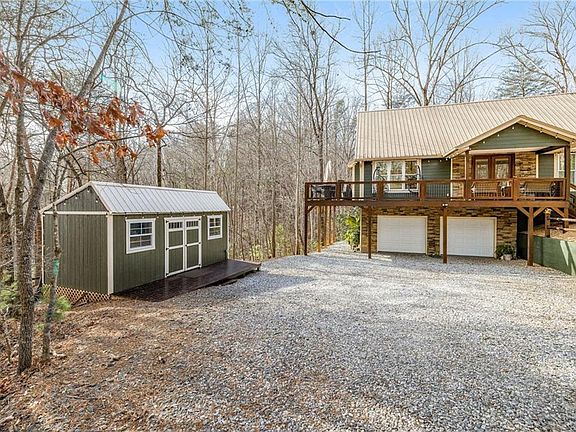 3rd image of 195 Skunk Hollow Rd