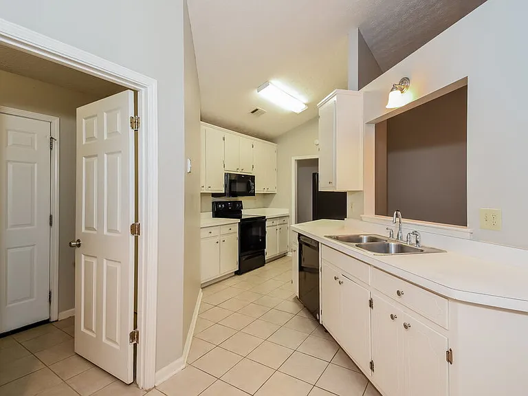 1171 Lennox Ct — Photo 7