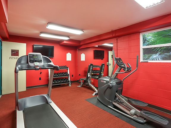 3rd image of 1430 Jackson Avenue #303