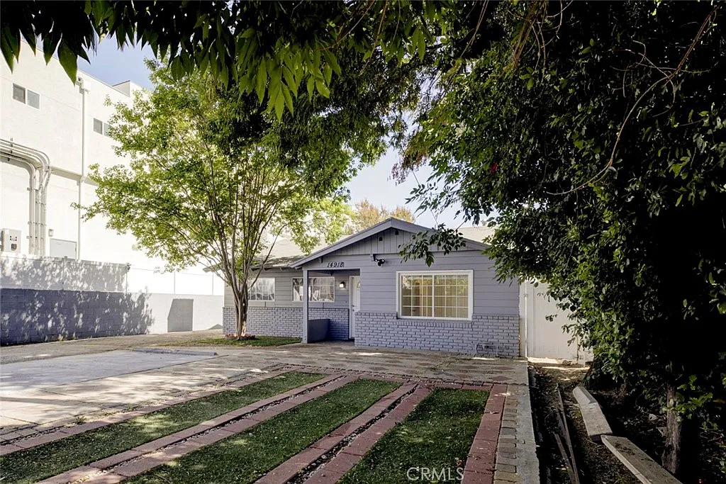 2 bed, 2231 sqft, $3,500 — Photo 2