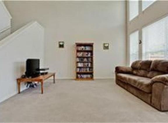 3rd image of 9924 Castlewood Dr