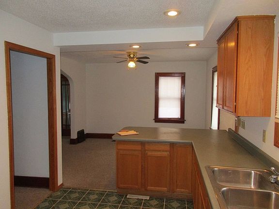 2nd image of 702 4th Ave
