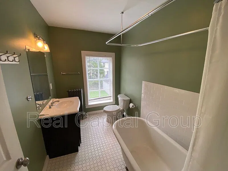 1 bed, 1.0 bath, $1,250 — Photo 4
