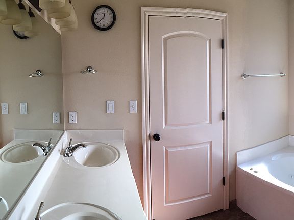 3rd image of 13581 Saddlebrook Dr