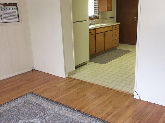 2nd image of 647 Wright St Unit 1