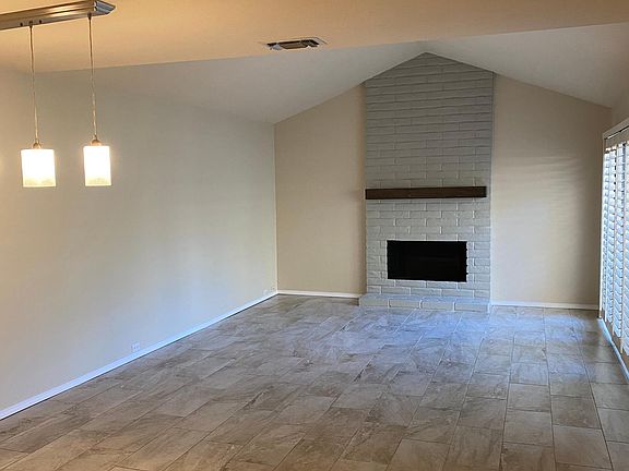 Living Room w/Tile Floor