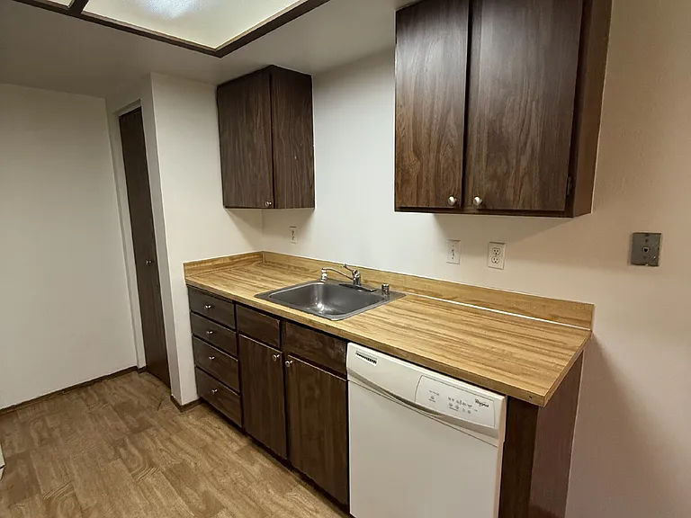 713 F Pl NE #4 — Photo 10