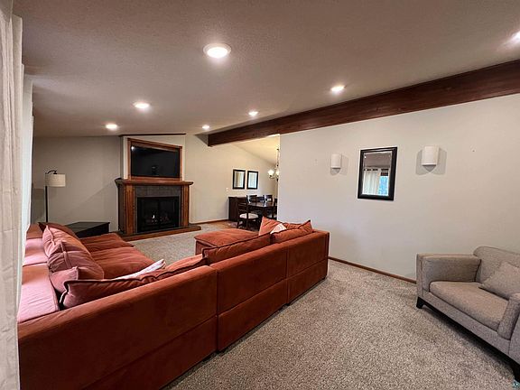 4th image of 8372 Balsam Dr