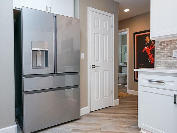 5th image of 153 E Jeffrey Pine Ln