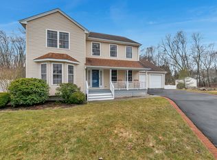 22 Swan Ln, Mystic, CT 06355
