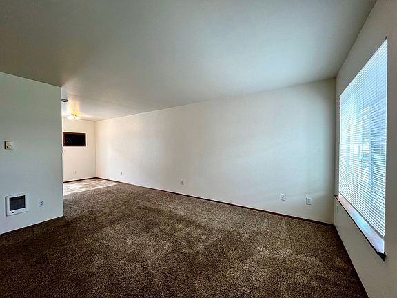 4th image of 1231 S 75th Ave