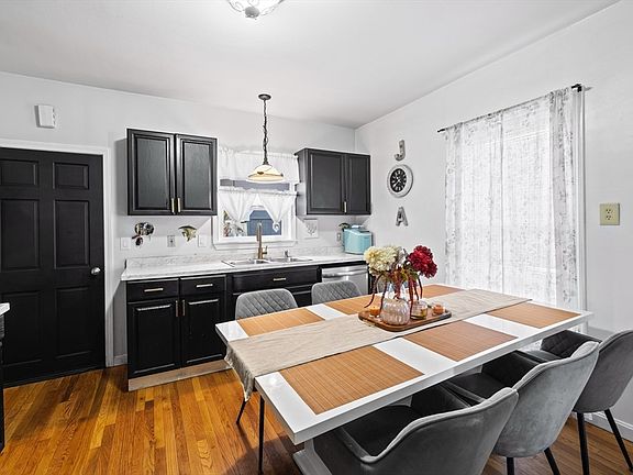 4th image of 19 Chesley St