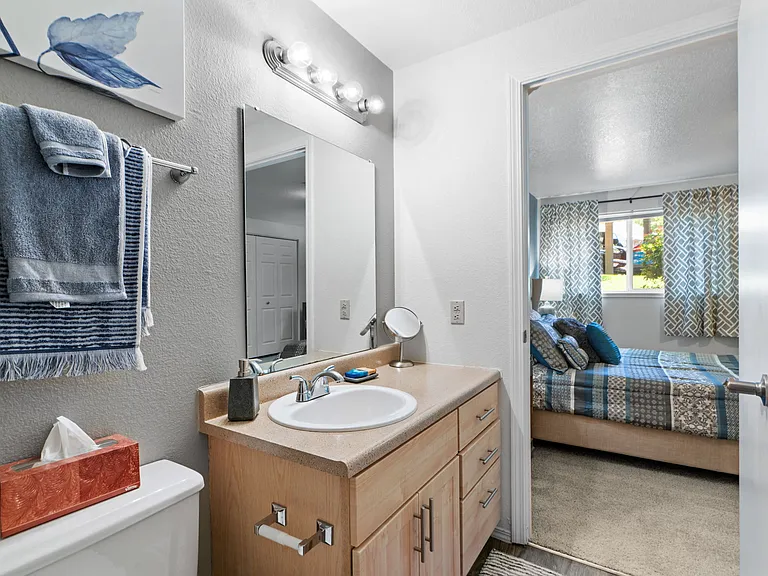 Creekside Apartments — Photo 31