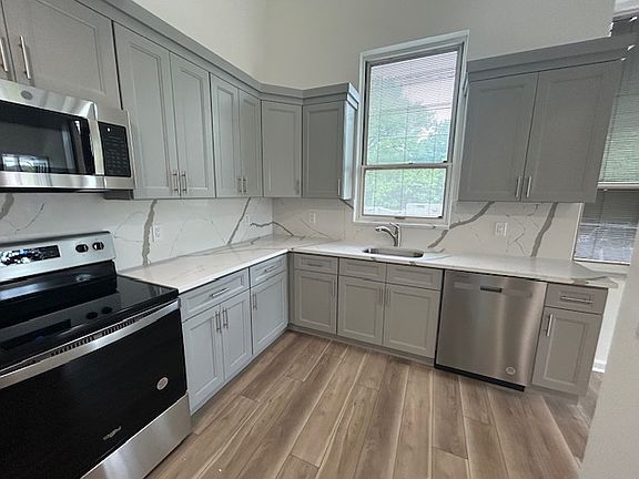 2nd image of 800 Bloomfield Ave APT 206