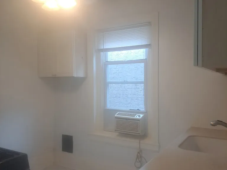 2140 N Van Pelt St #2 — Photo 7